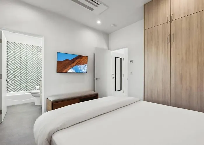 Modern 1-bedroom - 80 Walkscore! Phoenix